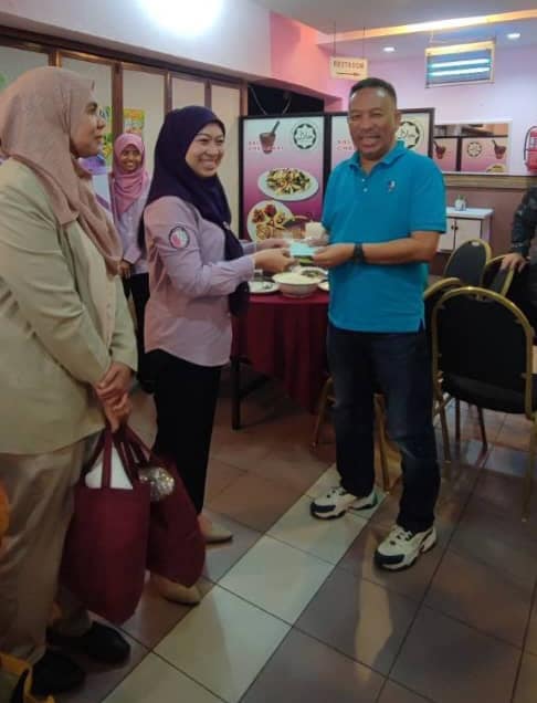 Penyampaian Bantuan Banjir kepada Penggiat Media