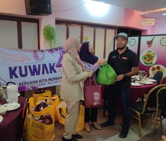 Penyampaian Bantuan Banjir kepada Penggiat Media